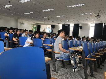 王锦国院长为14级3044永利是什么上形势政策课(2) 王锦国院长为14级3044永利是什么上形势政策课(2)